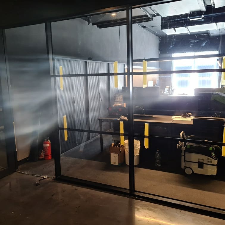 How Our Glazing Contractor Crew Works Alongside Builders and Other Trades