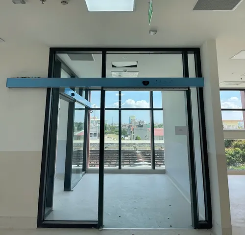 Why Retailers Choose Our Shopfront Door Installation Team