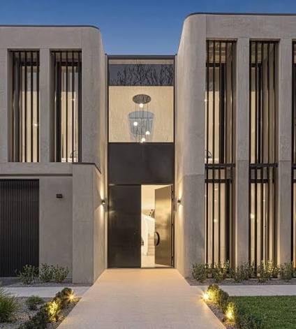 How Heritage Overlays, Cold Winters and Period Openings Affect Pivot Doors in Malvern